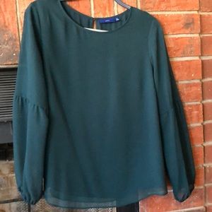 Breezy dark green top w transparent pillow sleeves